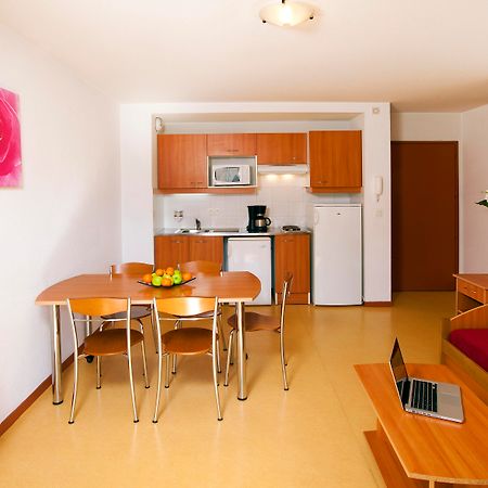 Sejours & Affaires Geneve Saint Genis Aparthotel Buitenkant foto