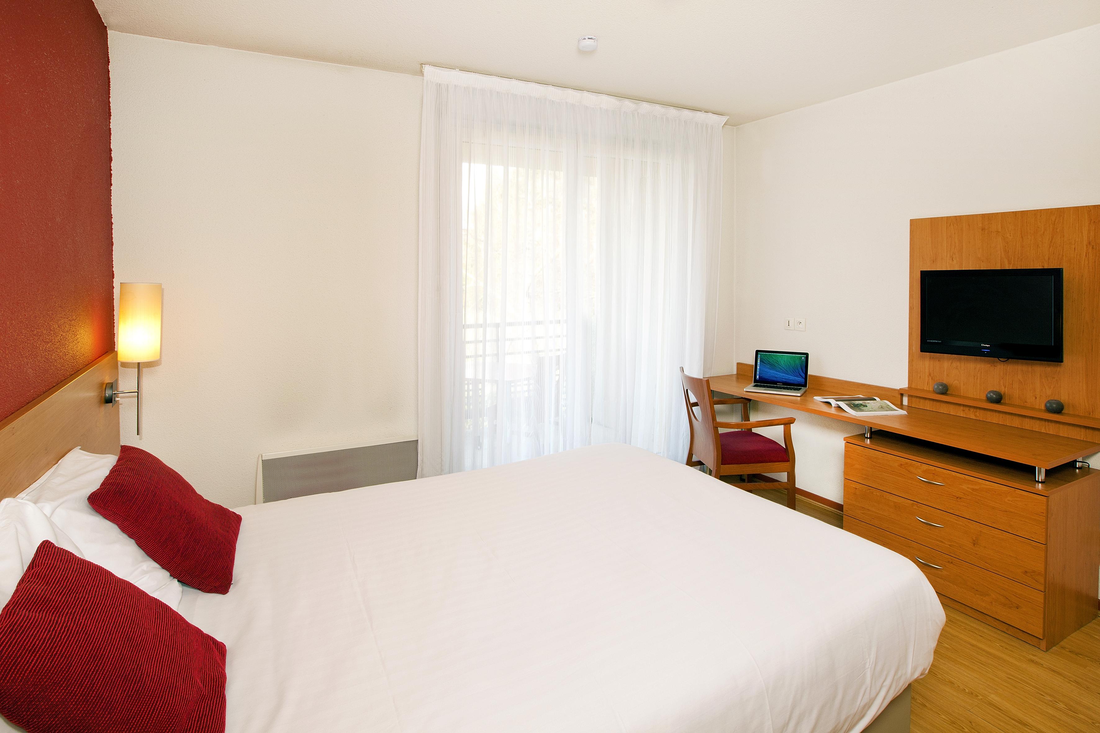 Sejours & Affaires Geneve Saint Genis Aparthotel Buitenkant foto