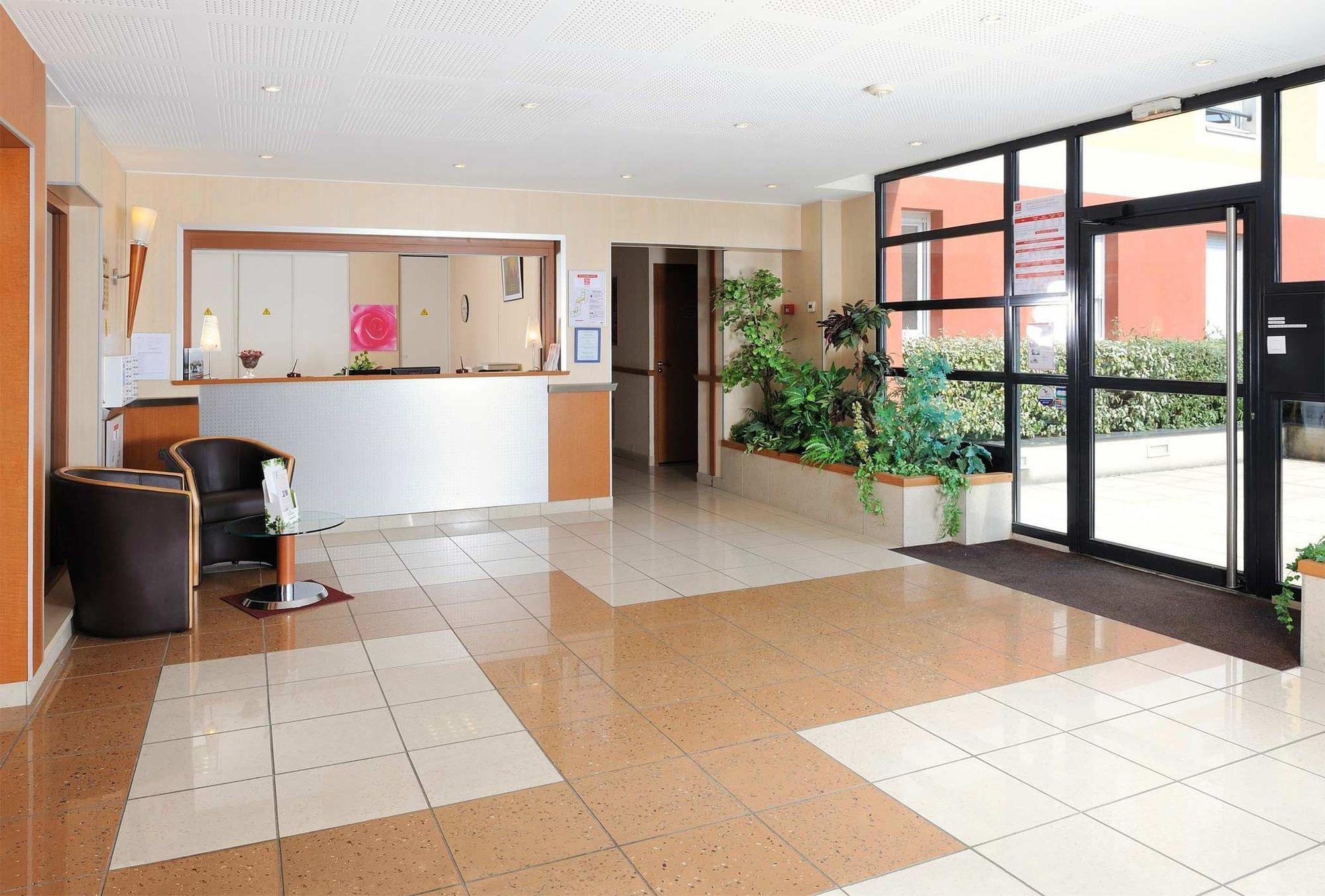 Sejours & Affaires Geneve Saint Genis Aparthotel Buitenkant foto