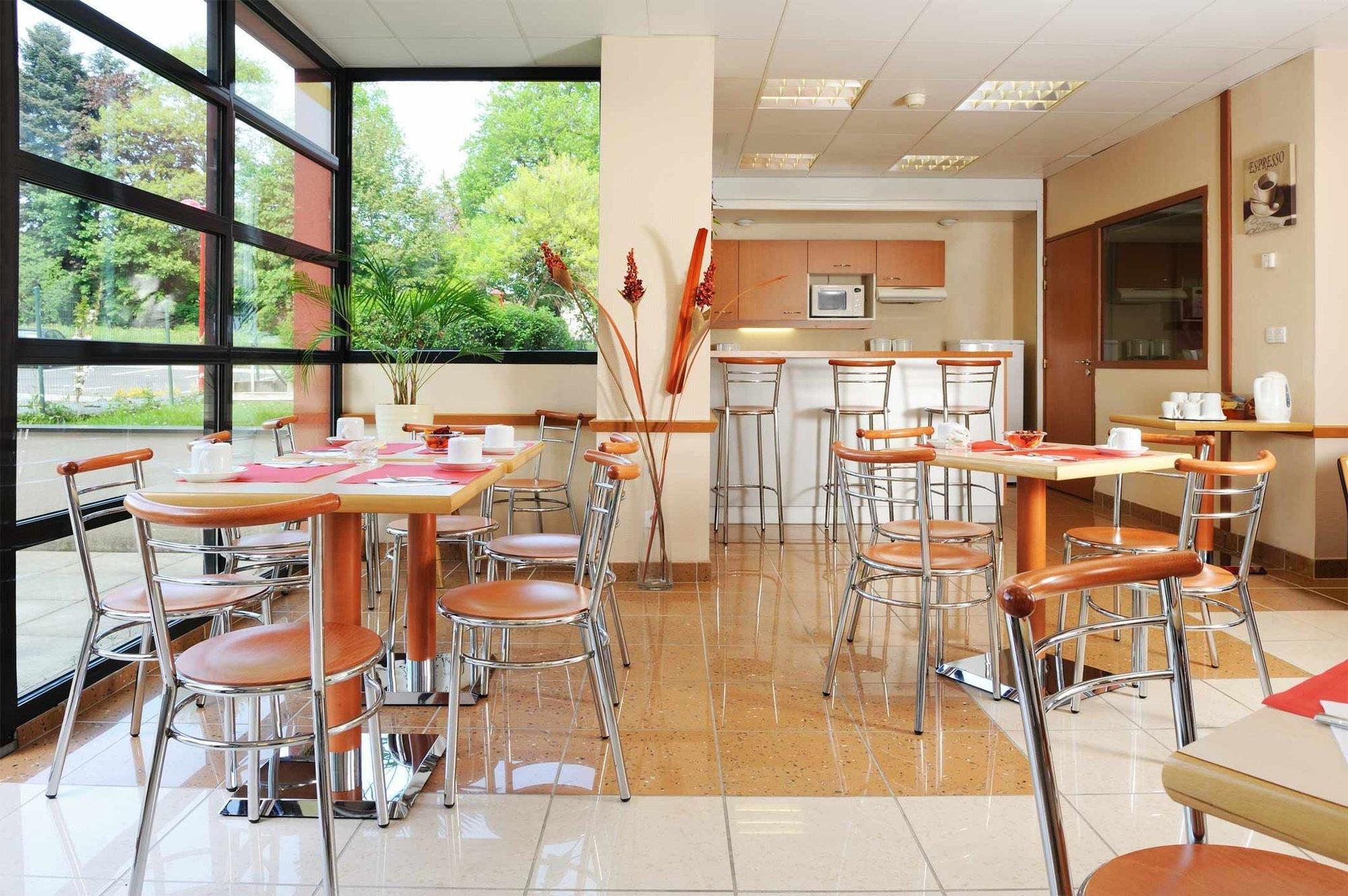 Sejours & Affaires Geneve Saint Genis Aparthotel Buitenkant foto