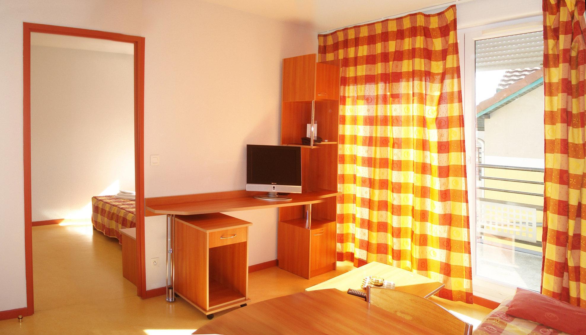 Sejours & Affaires Geneve Saint Genis Aparthotel Buitenkant foto